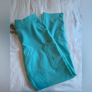 Figs Yola scrub pants in Fresh Aqua M/T